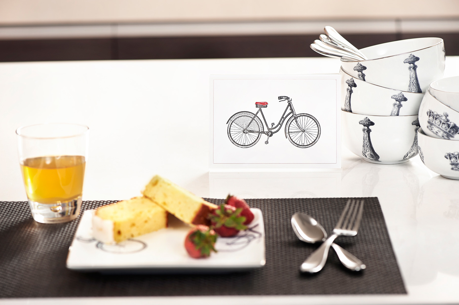 Mitchell-Black_Dishware_Interior_Bicycle-Bowl-Plate-Set_RHanelPhotography_01